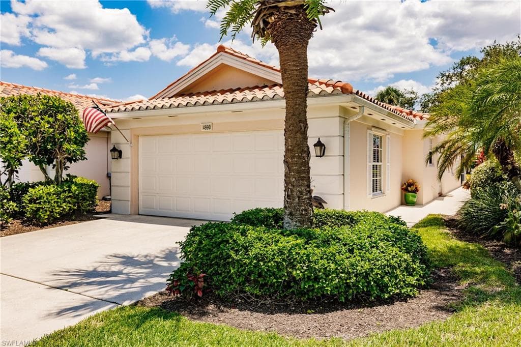 4990 Ventura CT NAPLES, FL 34109
