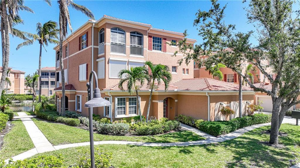 3228 SUNSET KEY CIR 101 PUNTA GORDA, FL 33955