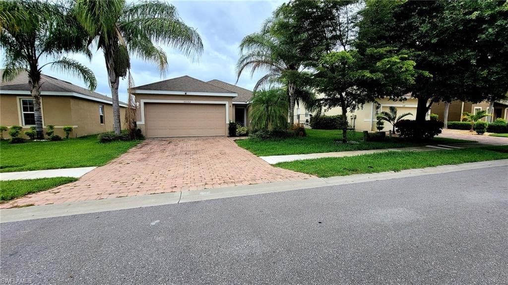 10353 Canal Brook LN LEHIGH ACRES, FL 33936
