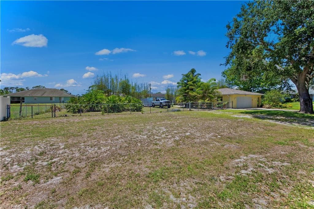 3909 5th ST W LEHIGH ACRES, FL 33971