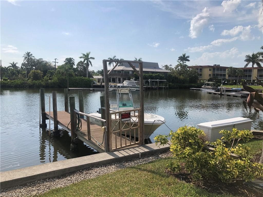 1085 Sandpiper ST NAPLES, FL 34102