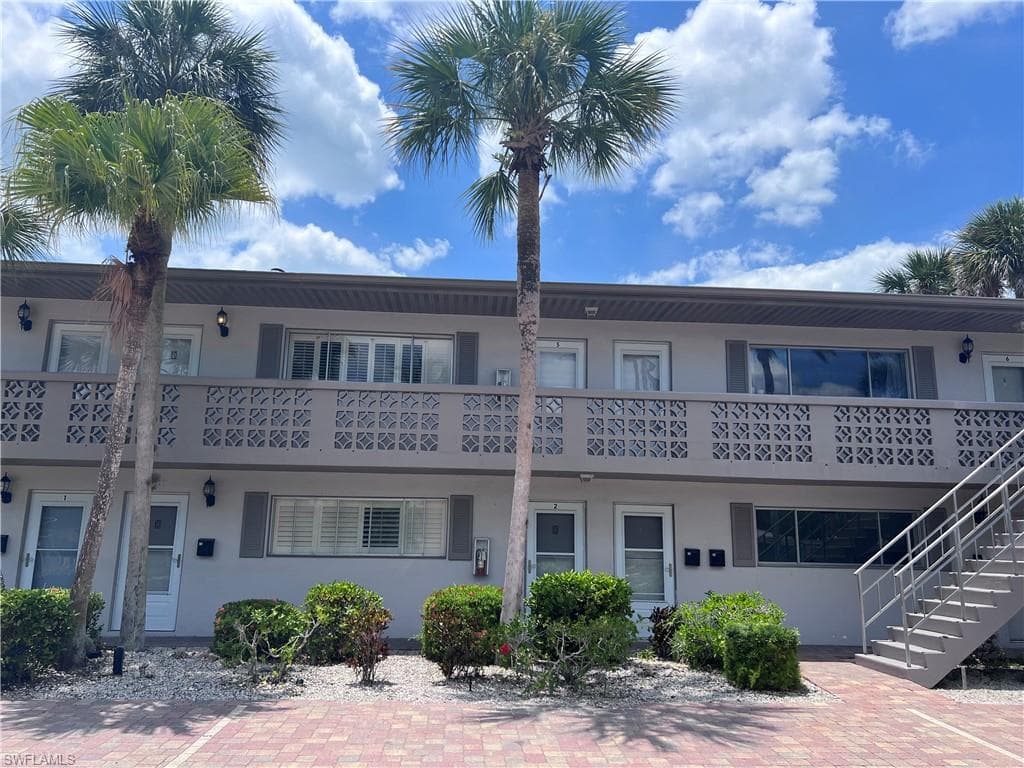 1686 Blue Point AVE A5 NAPLES, FL 34102
