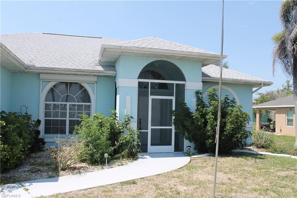 126 SW 11th TER CAPE CORAL, FL 33991