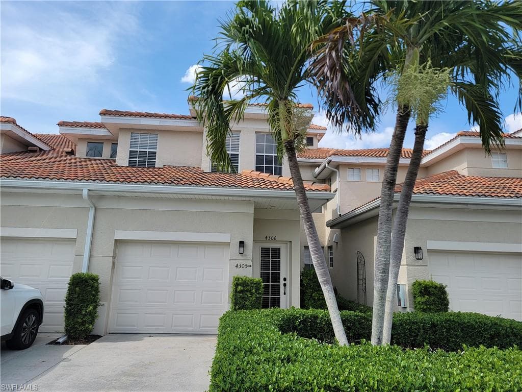 3062 Driftwood WAY 4305 NAPLES, FL 34109