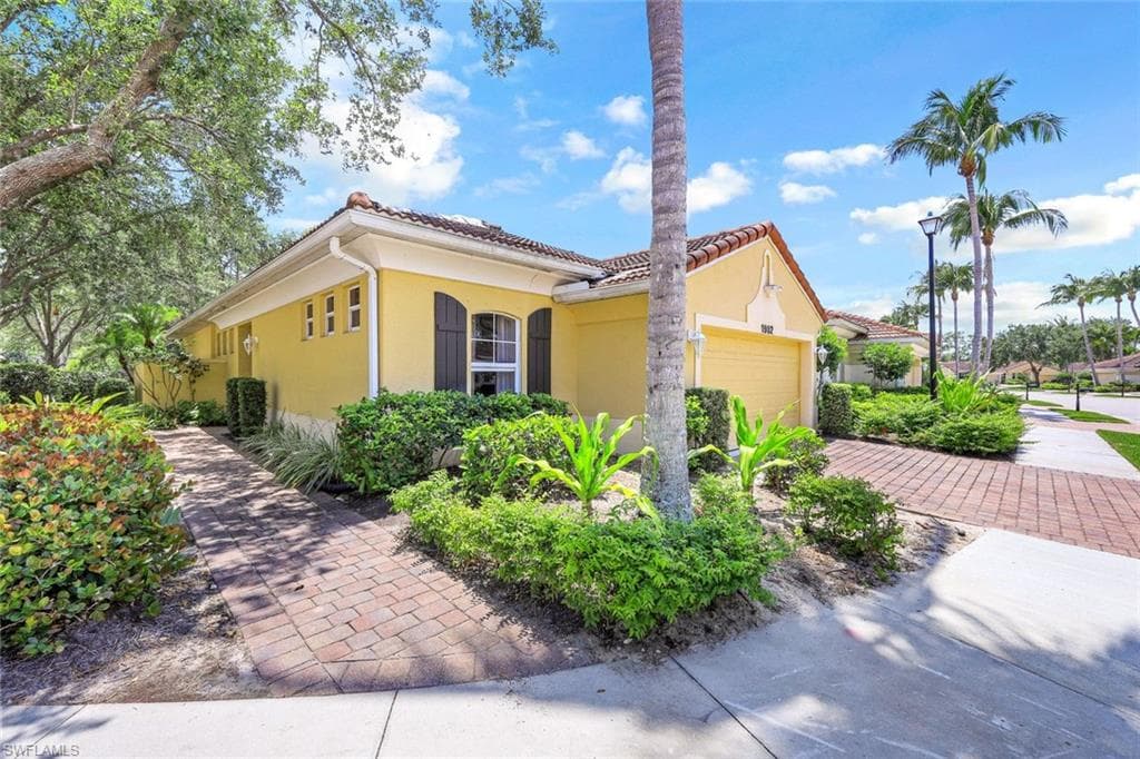 1902 Tarpon Bay DR N 101 NAPLES, FL 34119