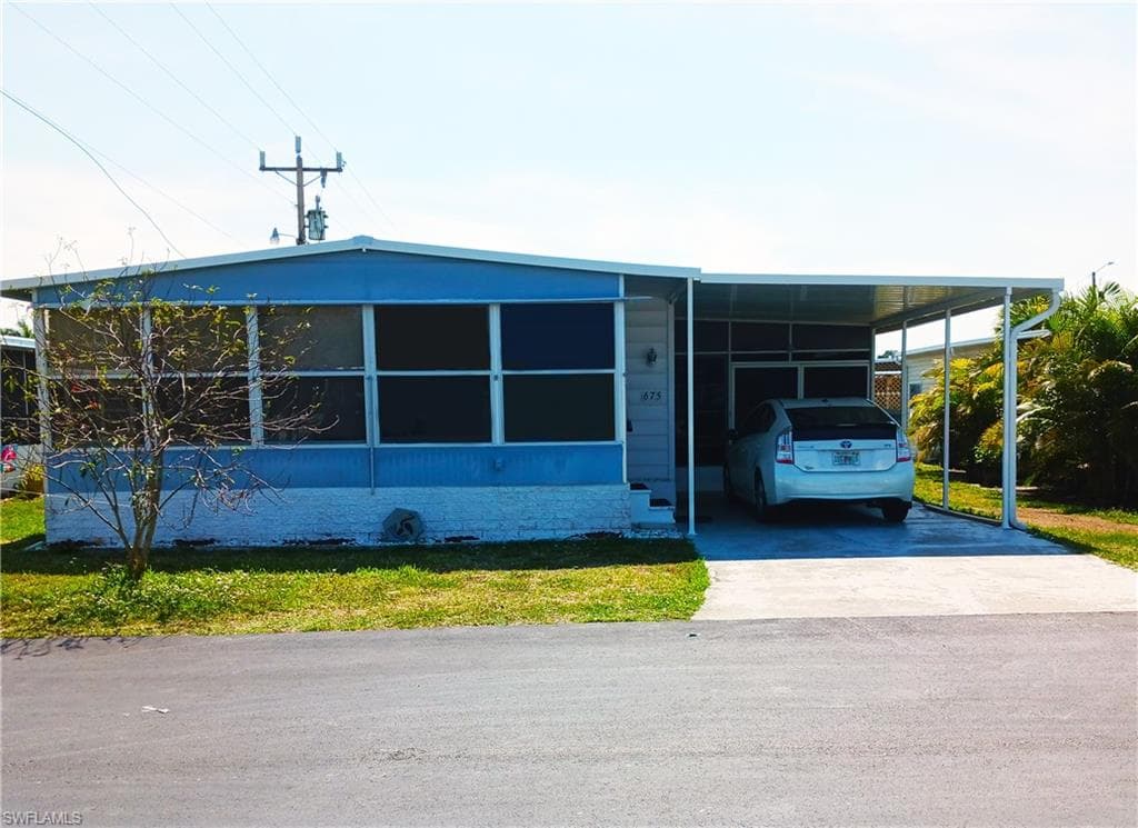675 Coral LN NORTH FORT MYERS, FL 33917