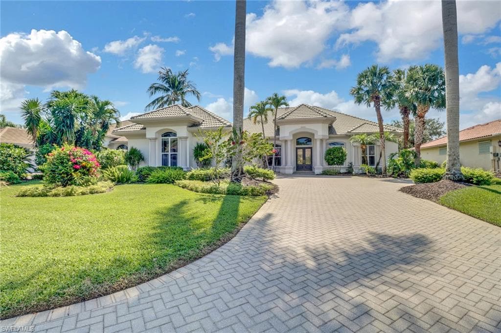 2738 Olde Cypress DR NAPLES, FL 34119