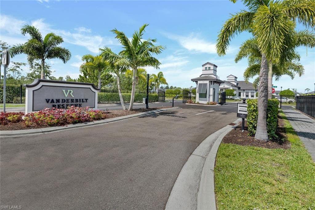 7539 Rockefeller DR NAPLES, FL 34119