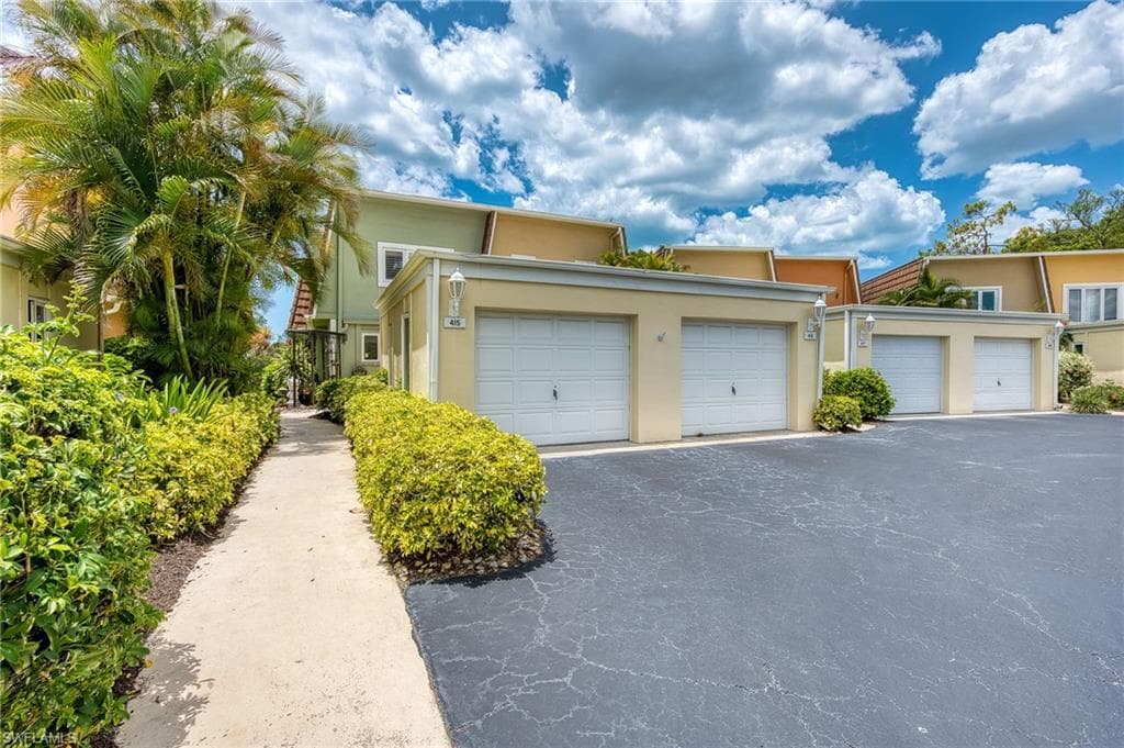 415 Meadowlark LN 415 NAPLES, FL 34105