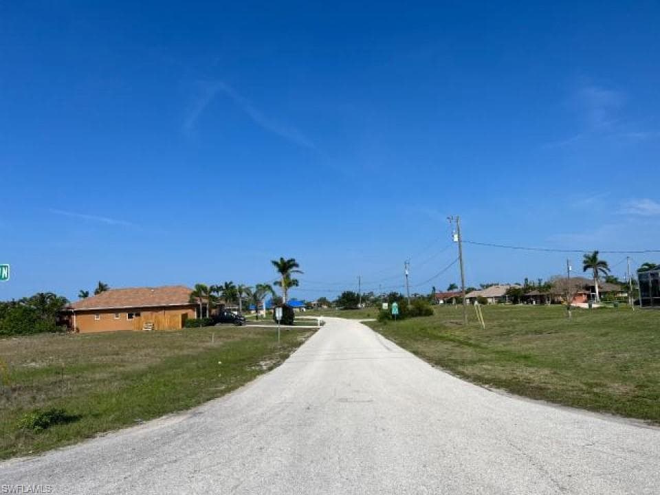 2418 15th ST CAPE CORAL, FL 33993