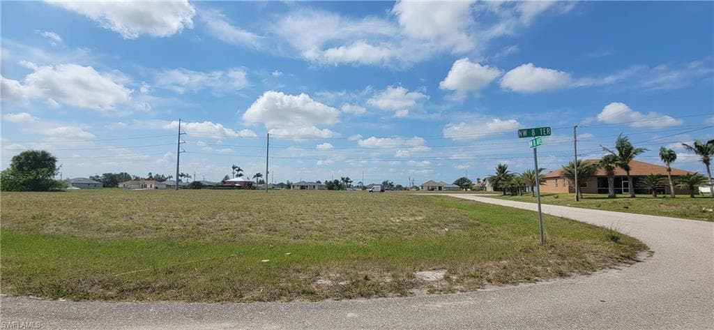 1726 NW 8th TER CAPE CORAL, FL 33993