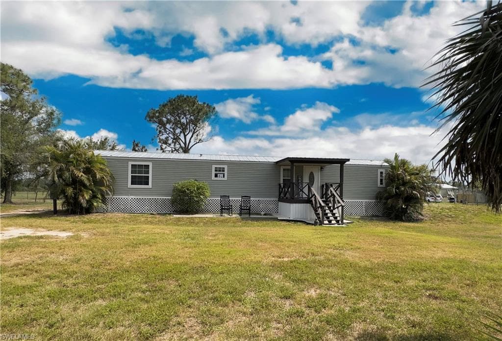 385 Case RD LABELLE, FL 33935