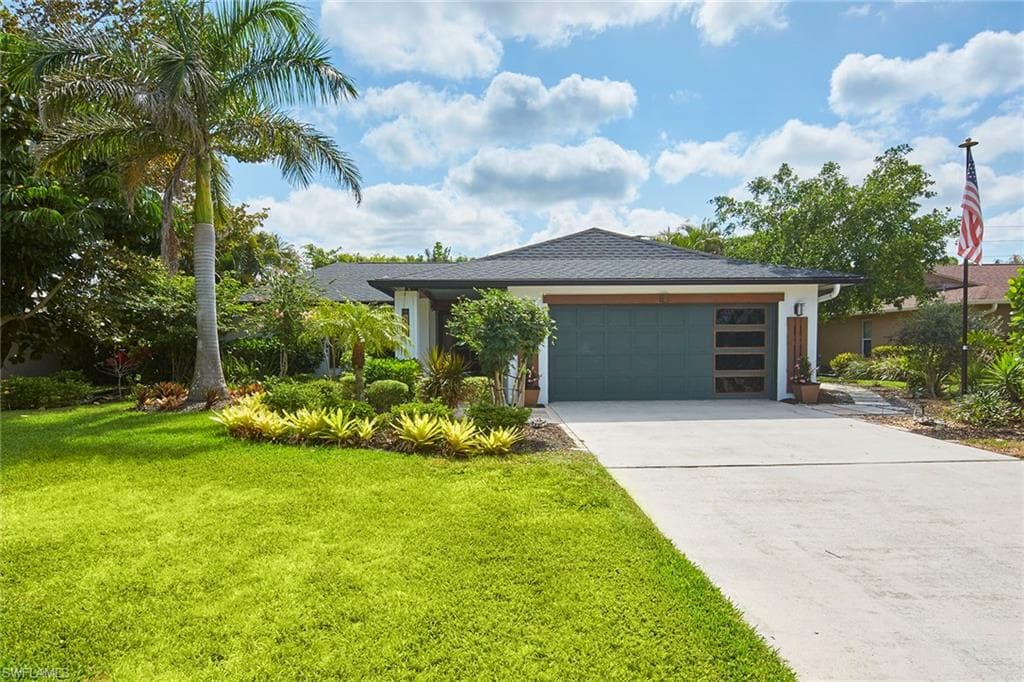 4535 Lakewood BLVD NAPLES, FL 34112
