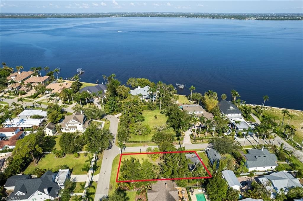 1303 Lynwood AVE FORT MYERS, FL 33901
