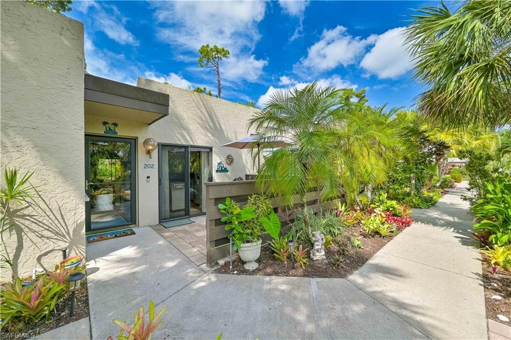 202 Pinebrook DR FORT MYERS, FL 33907
