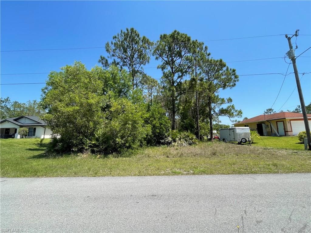423 Broadmoor ST LEHIGH ACRES, FL 33974