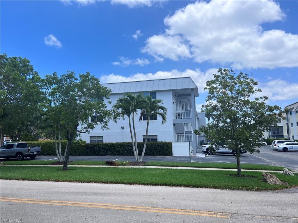 72 7th ST S 211 NAPLES, FL 34102