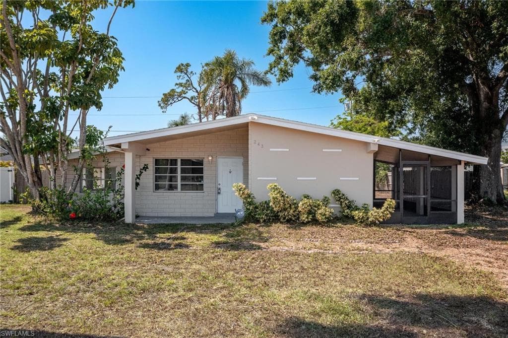 243 Lakeview DR NORTH FORT MYERS, FL 33917