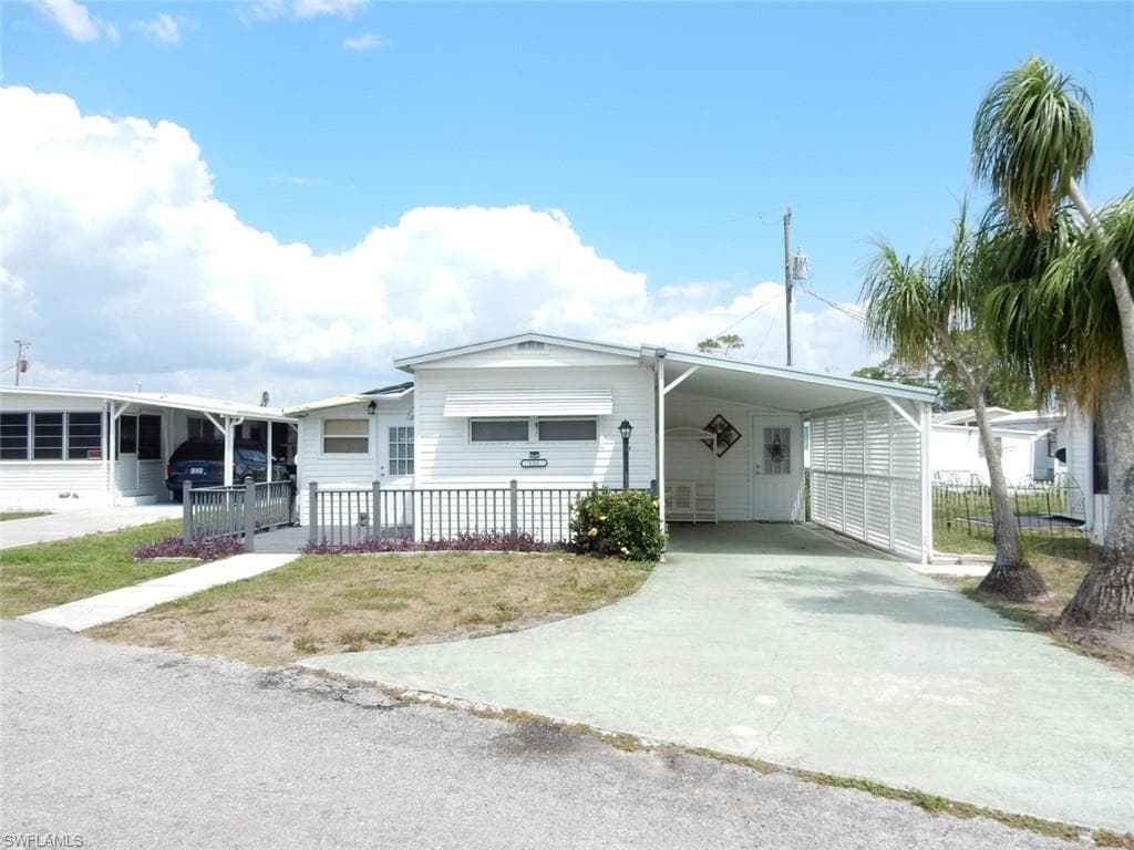 122 Flame LN NORTH FORT MYERS, FL 33917