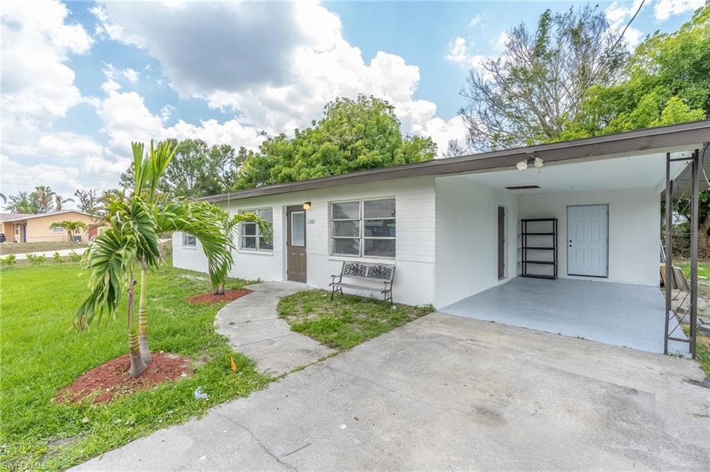 1381 Sunrise DR NORTH FORT MYERS, FL 33917