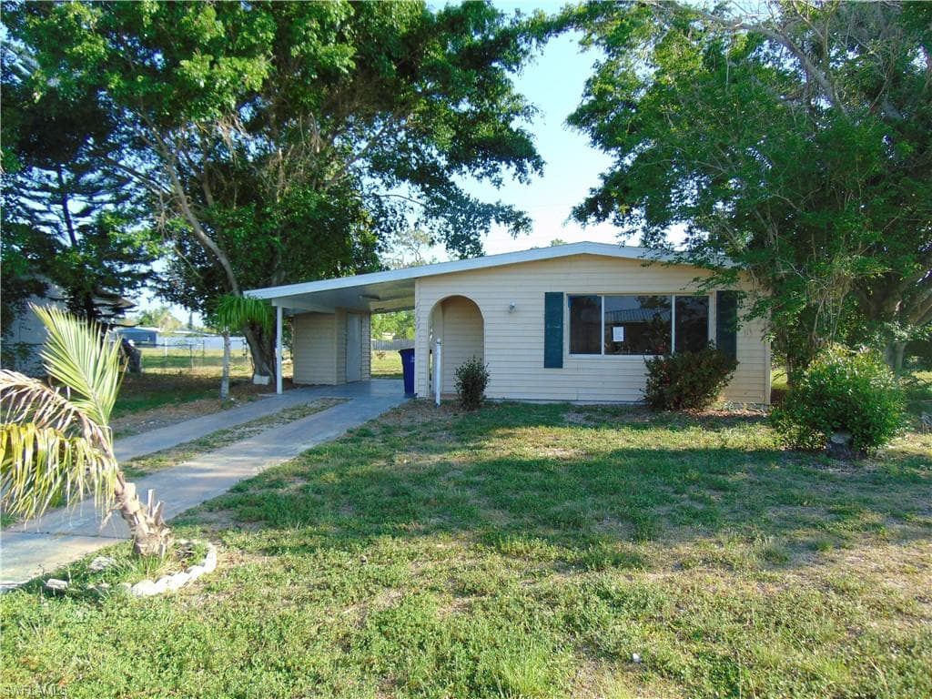 1109 Gifford AVE N LEHIGH ACRES, FL 33936