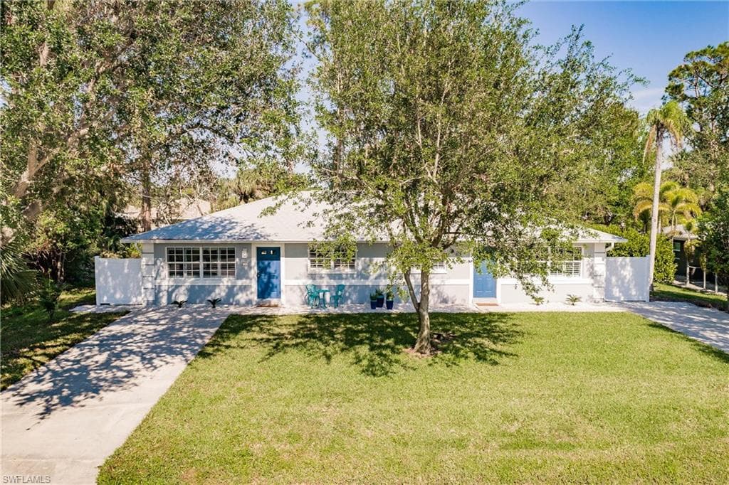 853 101st AVE N NAPLES, FL 34108