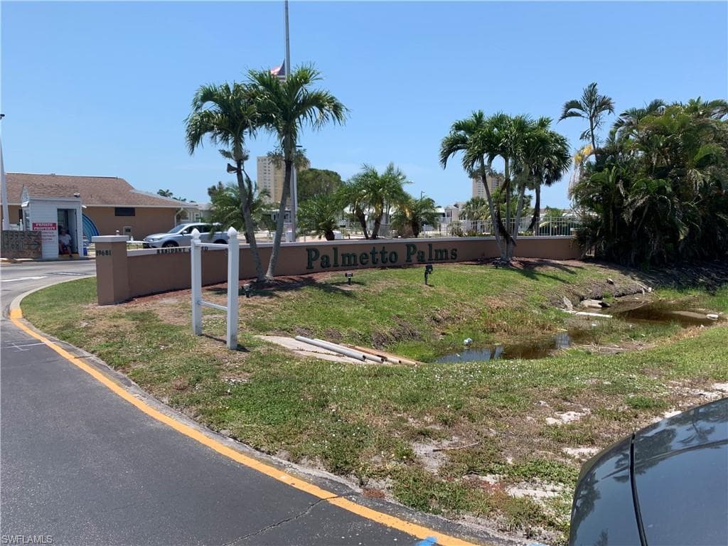 19681 Summerlin RD FORT MYERS, FL 33908