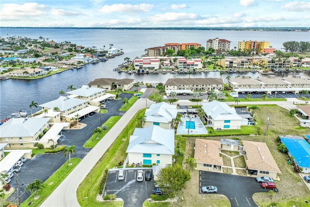 1914 SE 40th TER 105 CAPE CORAL, FL 33904