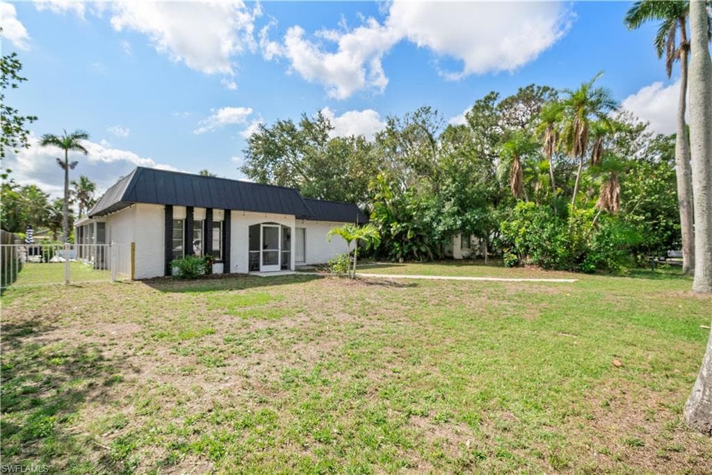 10421 McGregor BLVD FORT MYERS, FL 33919