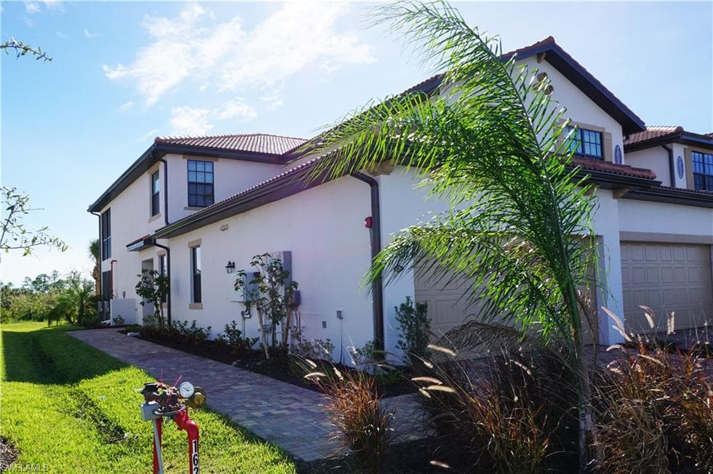 1622 Oceania DR S 101 NAPLES, FL 34113