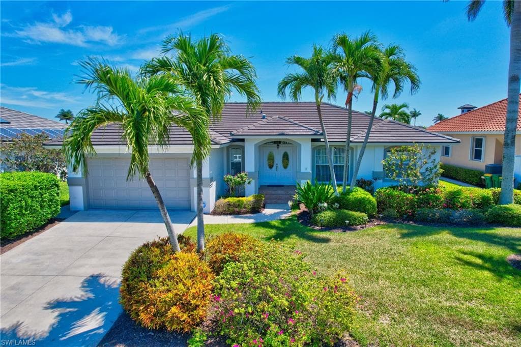 275 Edgewater CT MARCO ISLAND, FL 34145