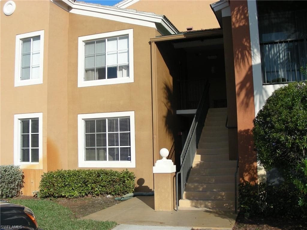 1210 Reserve WAY 9-102 NAPLES, FL 34105