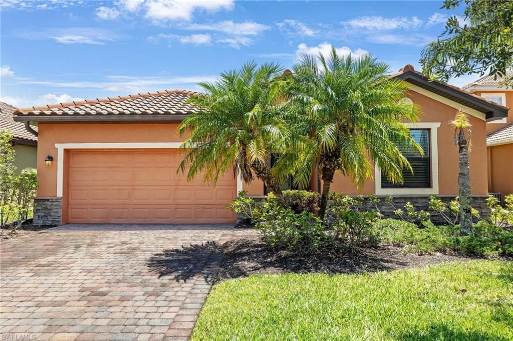 2810 Via Piazza LOOP FORT MYERS, FL 33905
