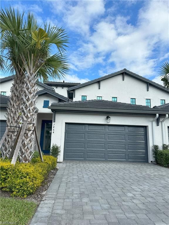 7464 Rockefeller DR NAPLES, FL 34119