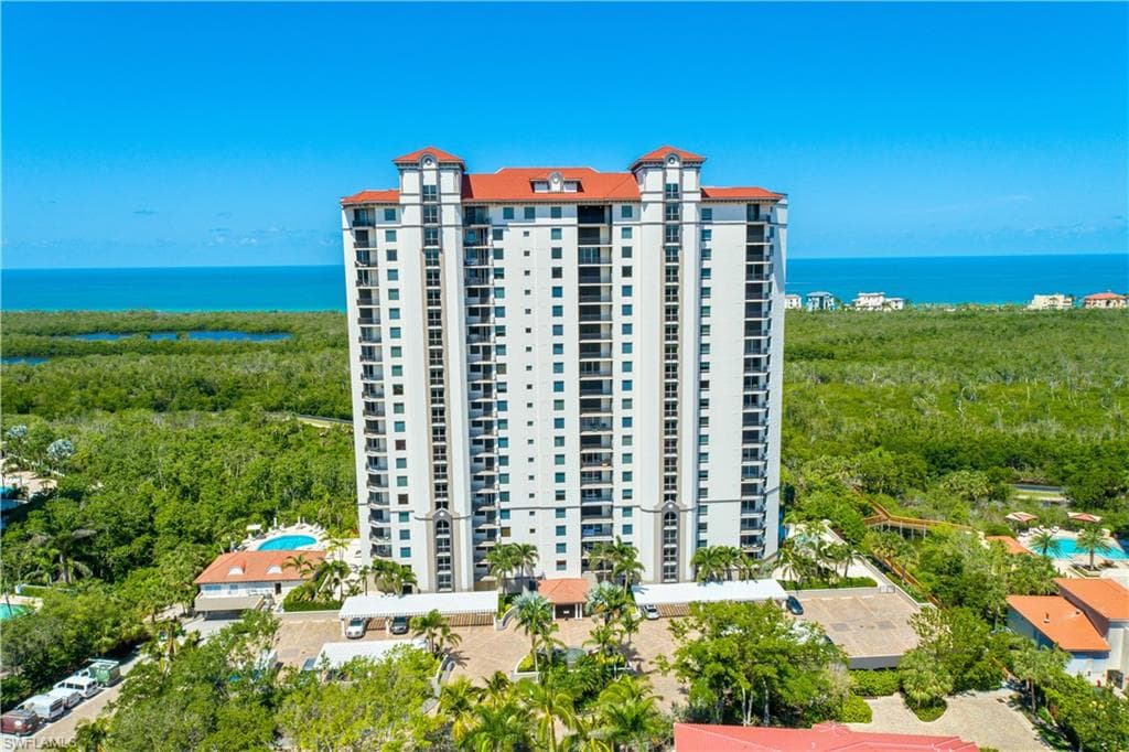 7225 Pelican Bay BLVD 105 NAPLES, FL 34108