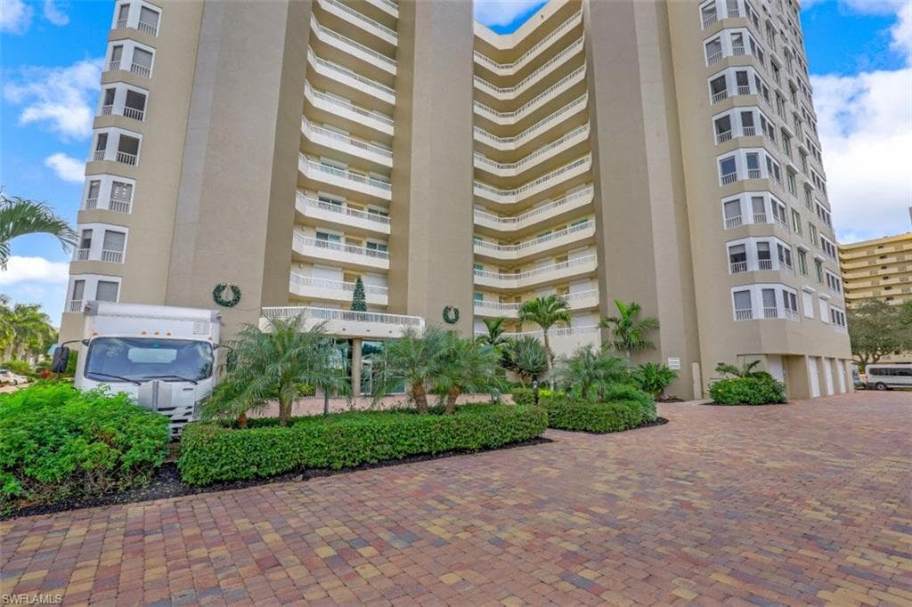 21 Bluebill AVE B-401 NAPLES, FL 34108