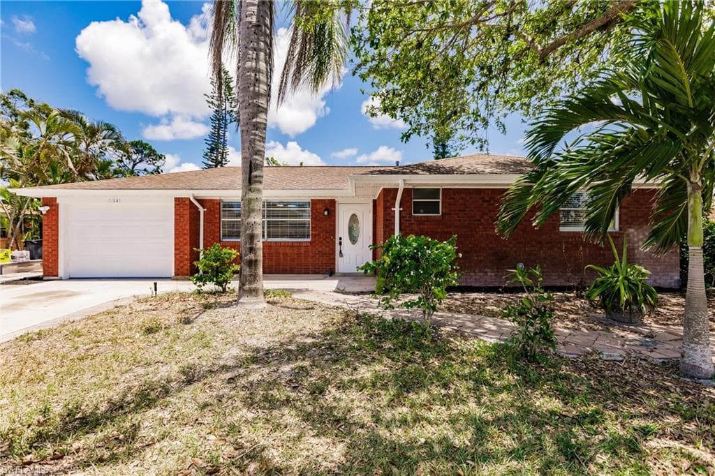 27645 Suffridge DR BONITA SPRINGS, FL 34135