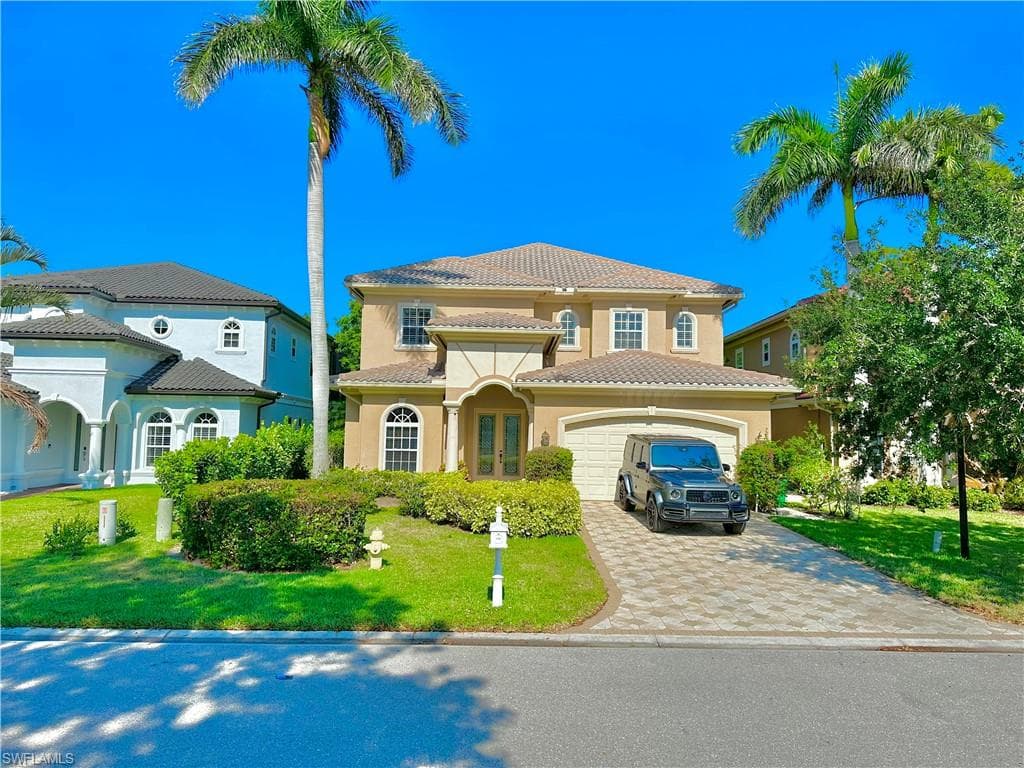 2915 Coco Lakes DR NAPLES, FL 34105