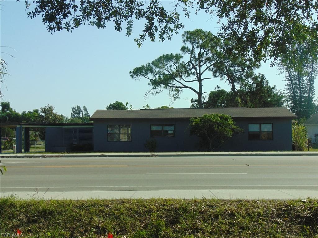 712 Adams AVE LEHIGH ACRES, FL 33936