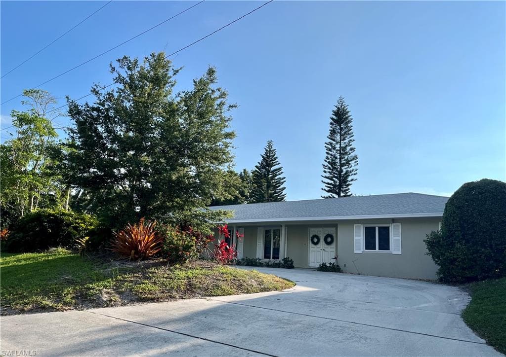2955 Binnacle DR NAPLES, FL 34103