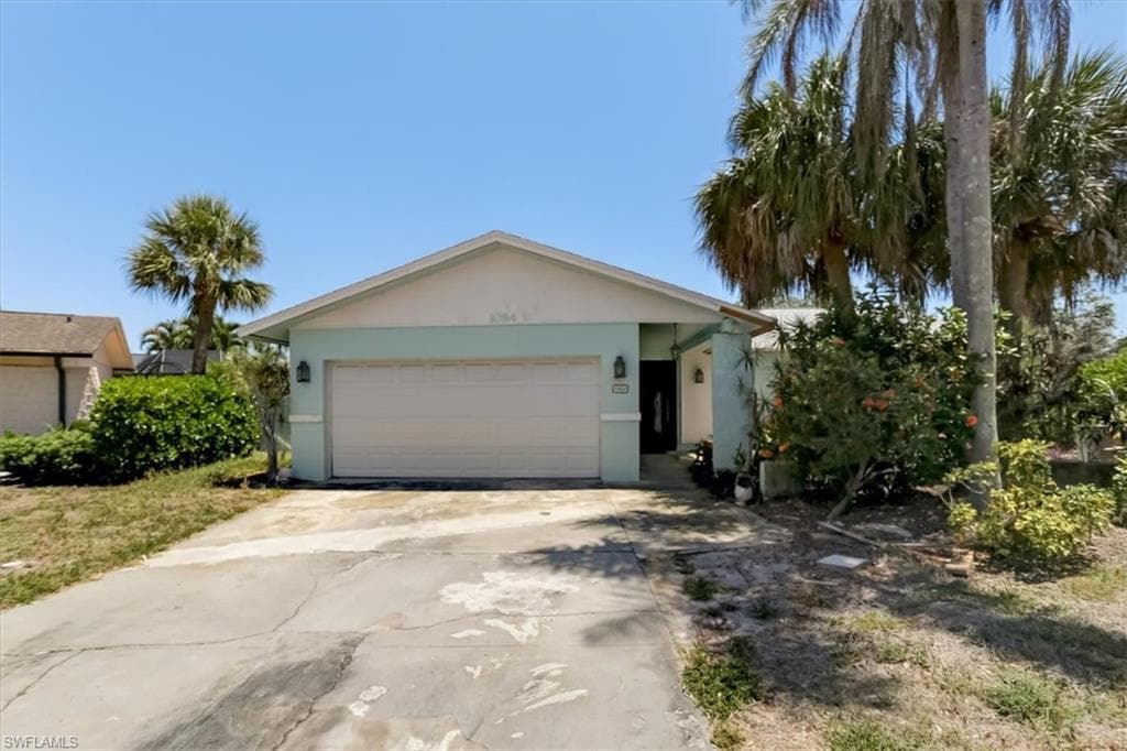1084 Lake Shore CT NAPLES, FL 34103