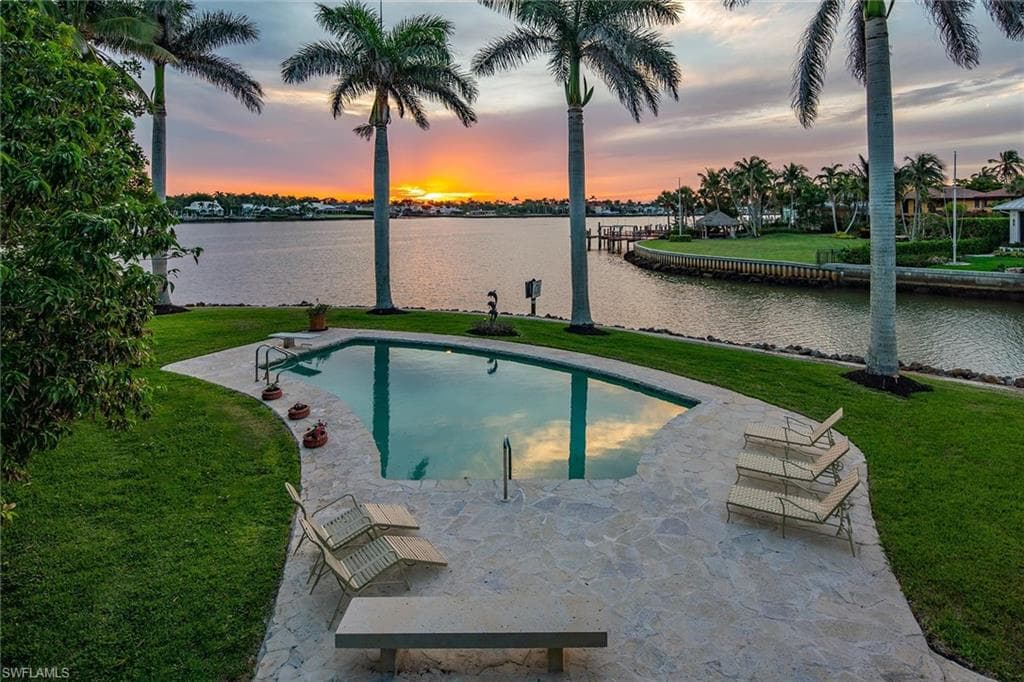 2655 Tarpon RD NAPLES, FL 34102