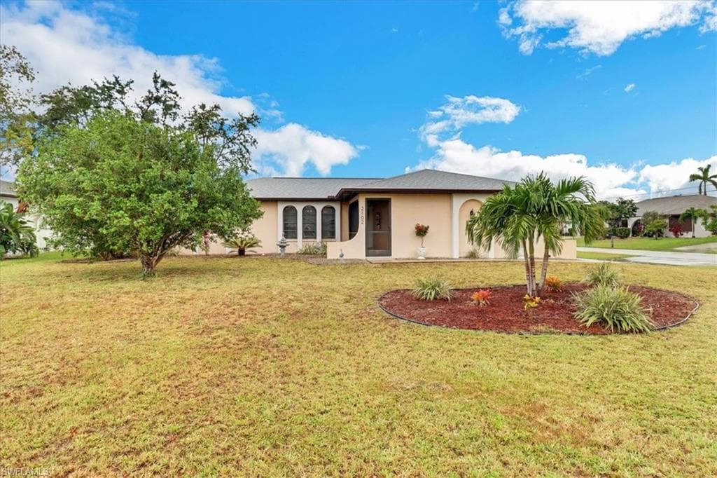 2102 SE 8th TER CAPE CORAL, FL 33990