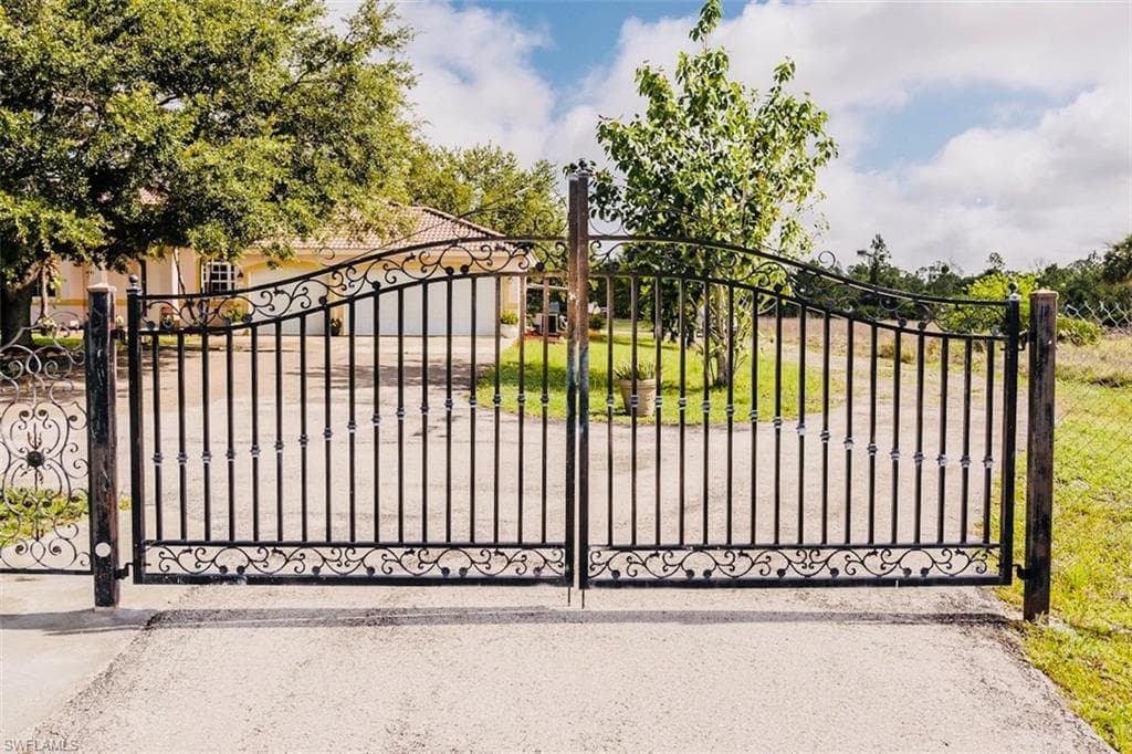 2535 47th AVE NE NAPLES, FL 34120