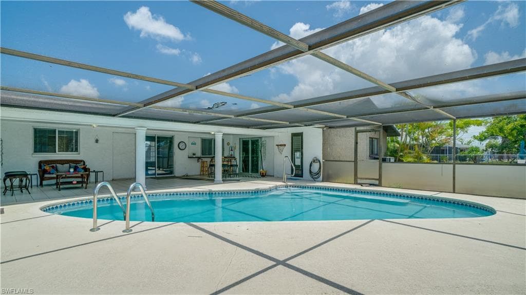 930 SE 25th LN CAPE CORAL, FL 33904