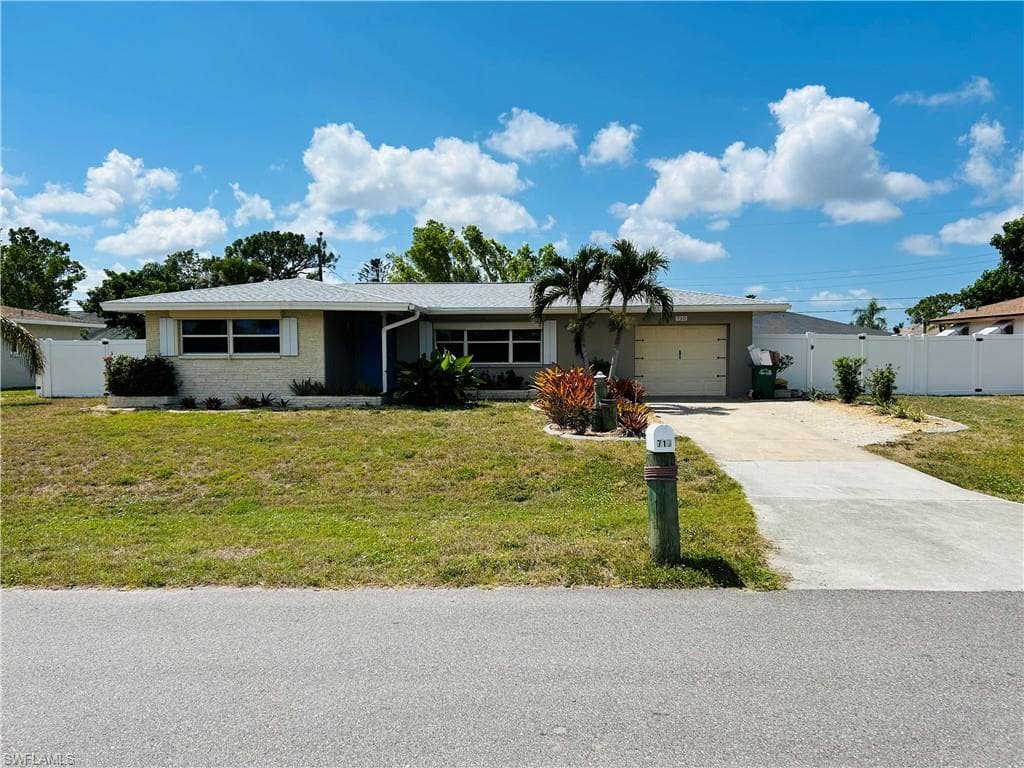 710 SE 42nd LN CAPE CORAL, FL 33904