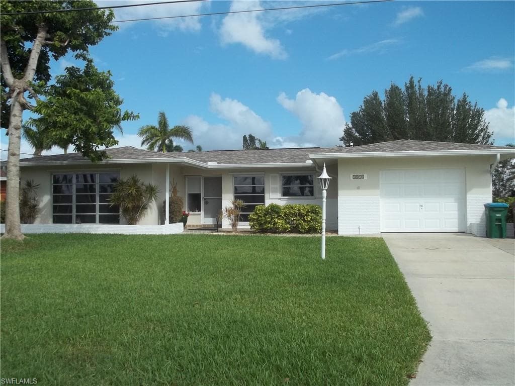 1040 SE 43RD ST CAPE CORAL, FL 33904