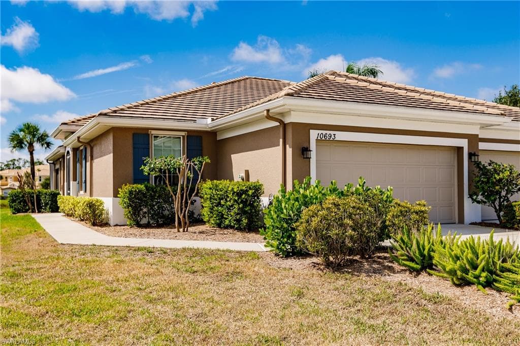 10693 Camarelle CIR FORT MYERS, FL 33913