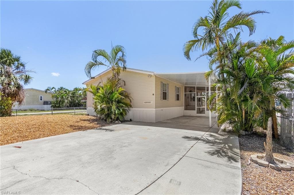 2743 PATTERSON CT ST. JAMES CITY, FL 33956