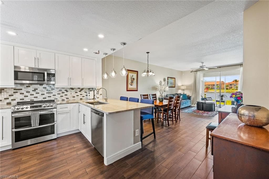 2485 Millcreek LN 104 NAPLES, FL 34119